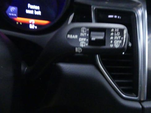 Used 2018 Porsche Macan image 16