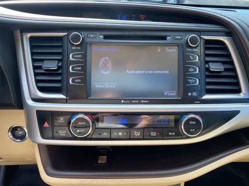 Used 2019 Toyota Highlander XLE image 19