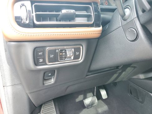 Used 2023 Lincoln Nautilus Reserve image 19