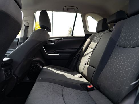 Used 2020 Toyota RAV4 XLE image 15