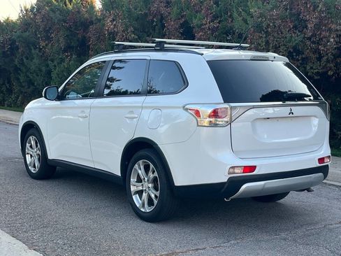 Used 2015 Mitsubishi Outlander SE image 3