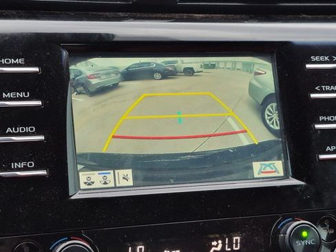 Used 2018 Toyota Camry XSE FWD image 9