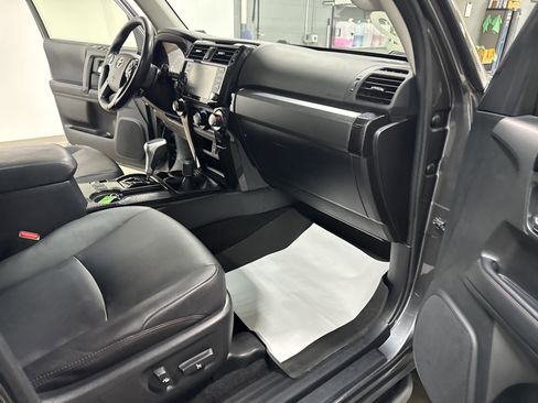 Used 2022 Toyota 4Runner TRD Off-Road Premium AWD/4WD image 40