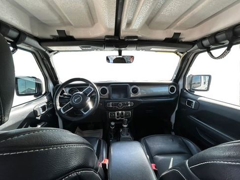 Used 2018 Jeep Wrangler Unlimited Sahara w/ Uconnect 4C Nav & Sound Group AWD/4WD image 22