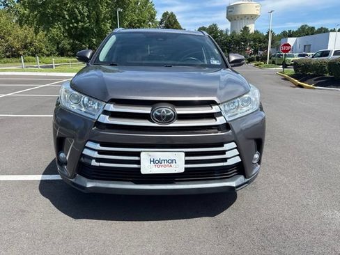 Used 2017 Toyota Highlander XLE AWD/4WD image 2