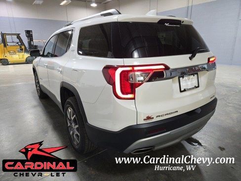 Used 2023 GMC Acadia SLT w/ Preferred Package image 3
