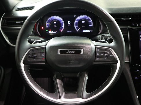 Used 2023 Jeep Grand Cherokee L Laredo image 17