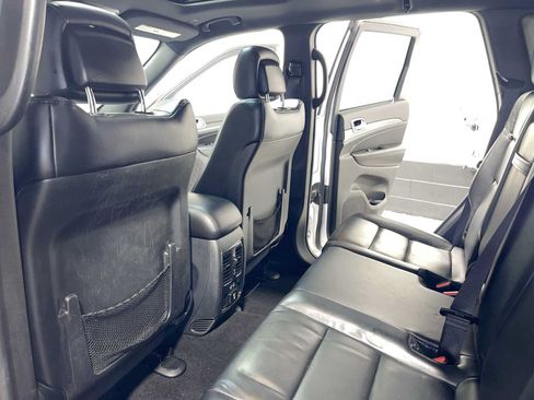 Used 2019 Jeep Grand Cherokee Limited AWD/4WD image 12