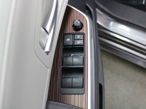 Used 2021 Toyota Sienna XLE image 13