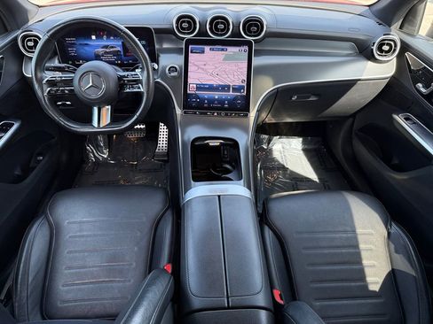 Used 2024 Mercedes-Benz GLC 300 4MATIC image 12