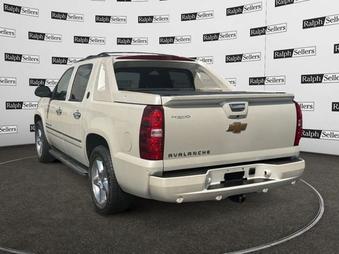 Used 2013 Chevrolet Avalanche LTZ RWD image 4