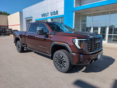 Used 2024 GMC Sierra 2500 Denali Ultimate AWD/4WD image 2