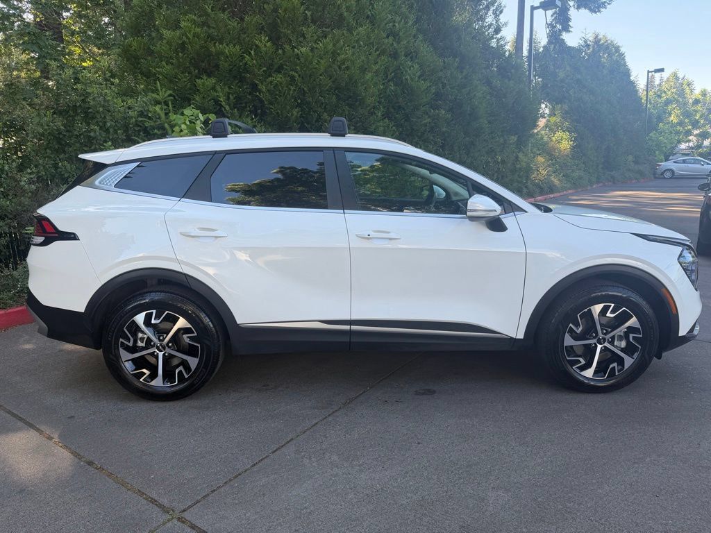 Used 2025 Kia Sportage EX AWD/4WD image 2