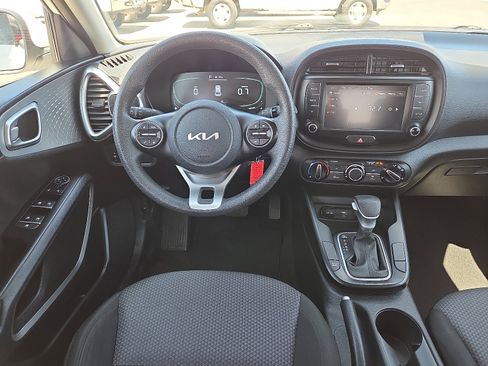 Used 2023 Kia Soul LX w/ LX Technology Package image 10