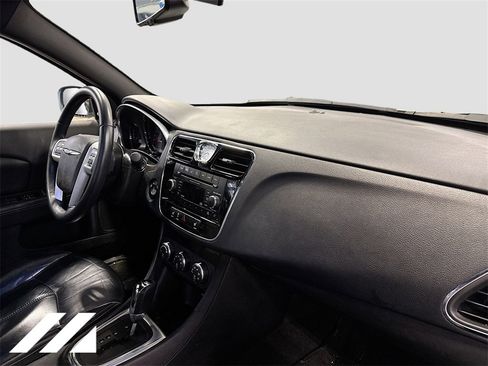 Used 2013 Chrysler 200 Limited image 27