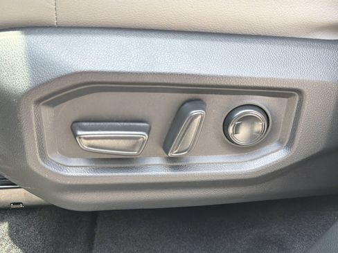 Certified 2025 Toyota Tundra Limited AWD/4WD image 28