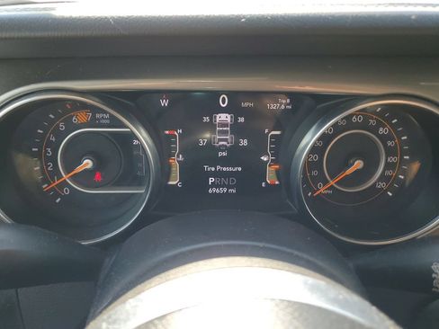 Used 2019 Jeep Wrangler Unlimited Sahara AWD/4WD image 23