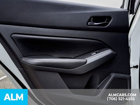 Used 2025 Nissan Altima 2.5 SV FWD image 12