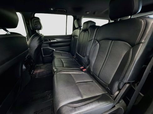 Used 2024 Jeep Wagoneer L Series II w/ Flexible Seating Group RWD image 16
