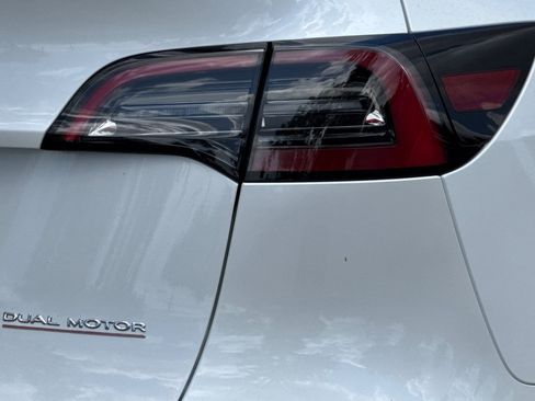 Used 2022 Tesla Model Y Performance AWD/4WD image 27