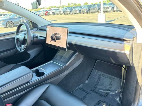 Used 2023 Tesla Model Y Long Range AWD/4WD image 18