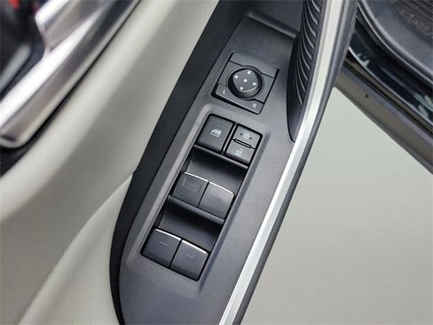 Used 2022 Toyota RAV4 XLE w/ Convenience Package image 10