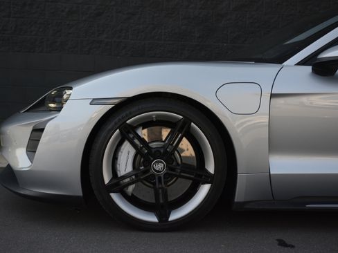 Certified 2022 Porsche Taycan 4S image 40