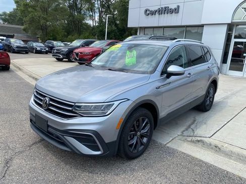Used 2023 Volkswagen Tiguan SE w/ Panoramic Sunroof Package AWD/4WD image 10