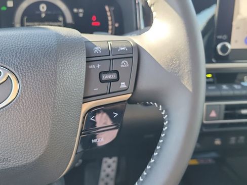 Used 2025 Toyota Camry SE image 26