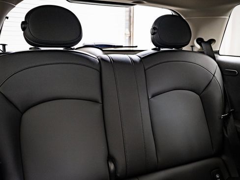 Used 2023 MINI Cooper 2-Door Hardtop image 35