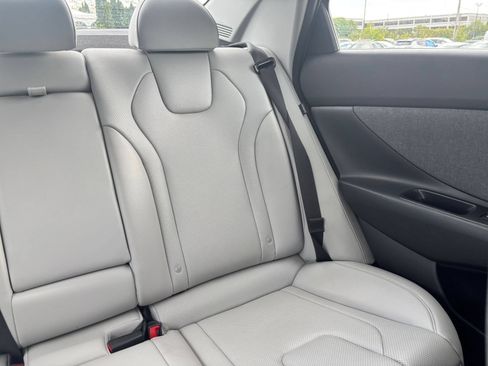 Used 2025 Hyundai Elantra Limited FWD image 37