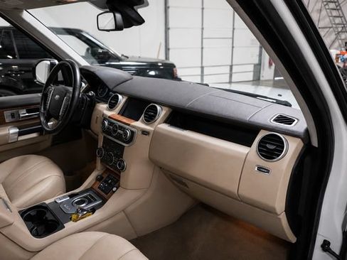 Used 2016 Land Rover LR4 HSE AWD/4WD image 28