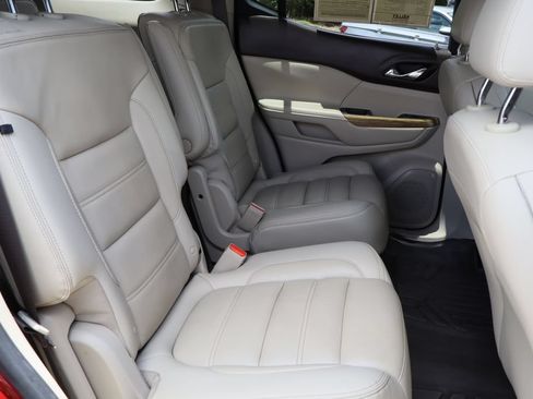 Certified 2018 GMC Acadia Denali w/ Technology Package FWD image 28