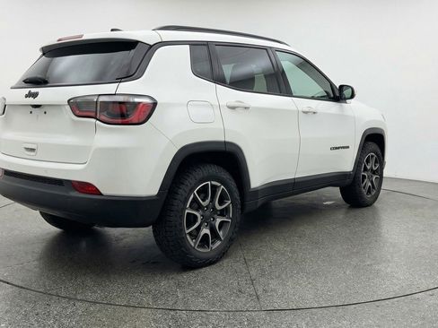 Used 2025 Jeep Compass Trailhawk AWD/4WD image 9