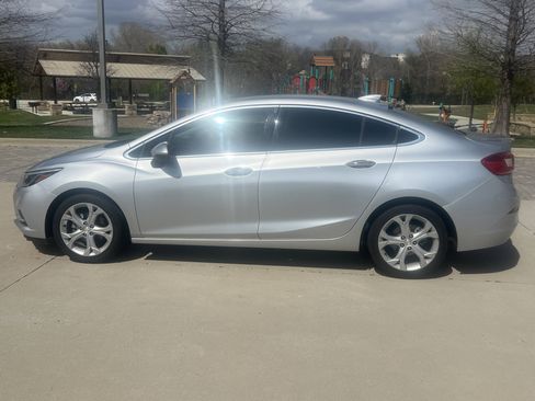 Used 2017 Chevrolet Cruze Premier image 7