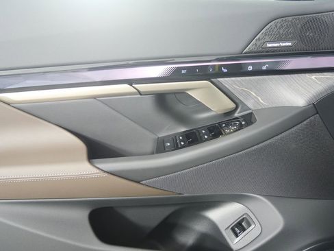 New 2026 BMW i5 eDrive40 w/ M Sport Package image 8