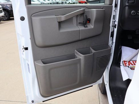 New 2025 GMC Savana 3500 Extended w/ Driver Convenience Package RWD image 10