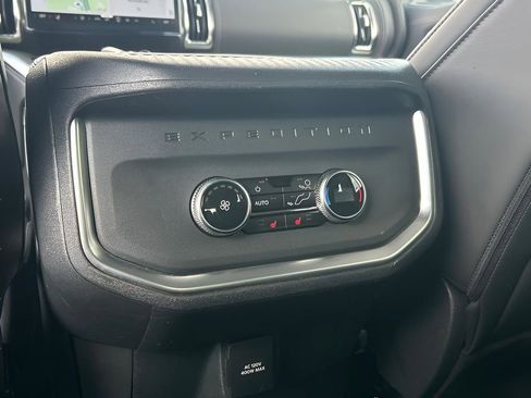 Certified 2025 Ford Expedition Platinum image 29