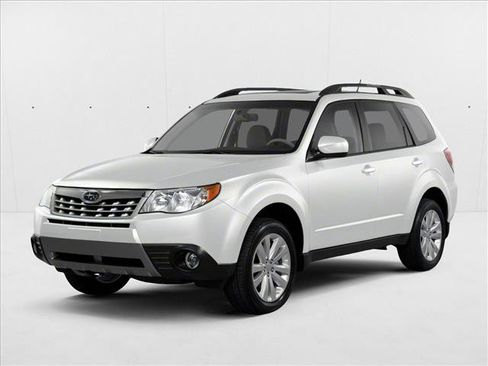 Used 2013 Subaru Forester 2.5X Premium w/ All-Weather Plus Pkg AWD/4WD image 1