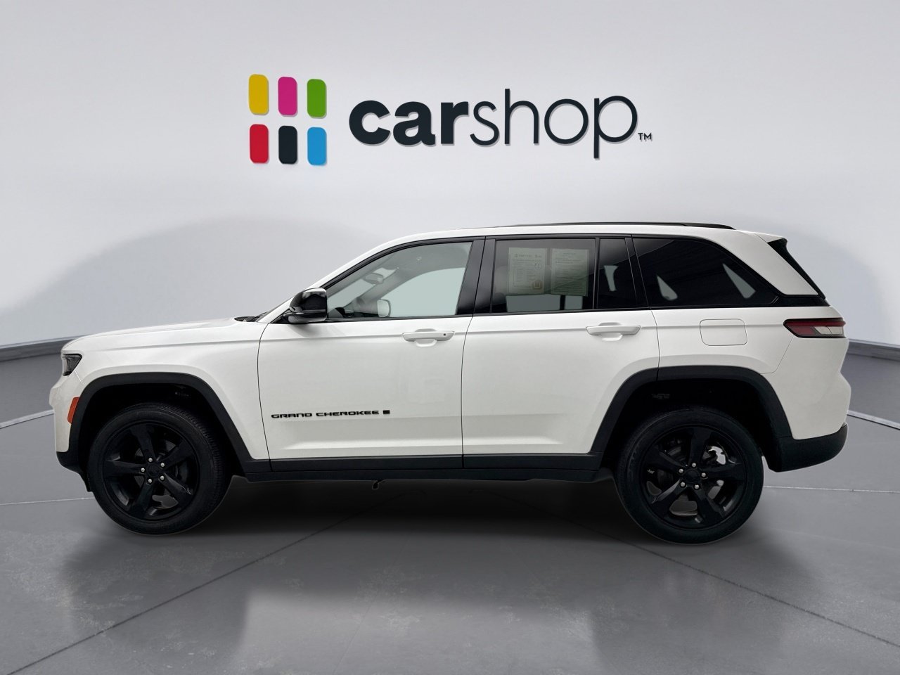 Used 2023 Jeep Grand Cherokee Altitude AWD/4WD image 2
