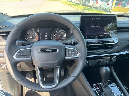 Used 2026 Jeep Compass Limited AWD/4WD image 18
