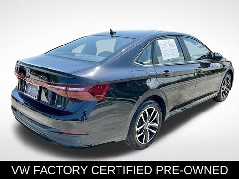 Used 2025 Volkswagen Jetta SE w/ Sunroof Package FWD image 5