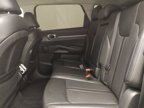 Used 2021 Kia Sorento S image 18