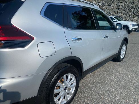 Used 2018 Nissan Rogue SV w/ Sun & Sound Touring Package AWD/4WD image 38