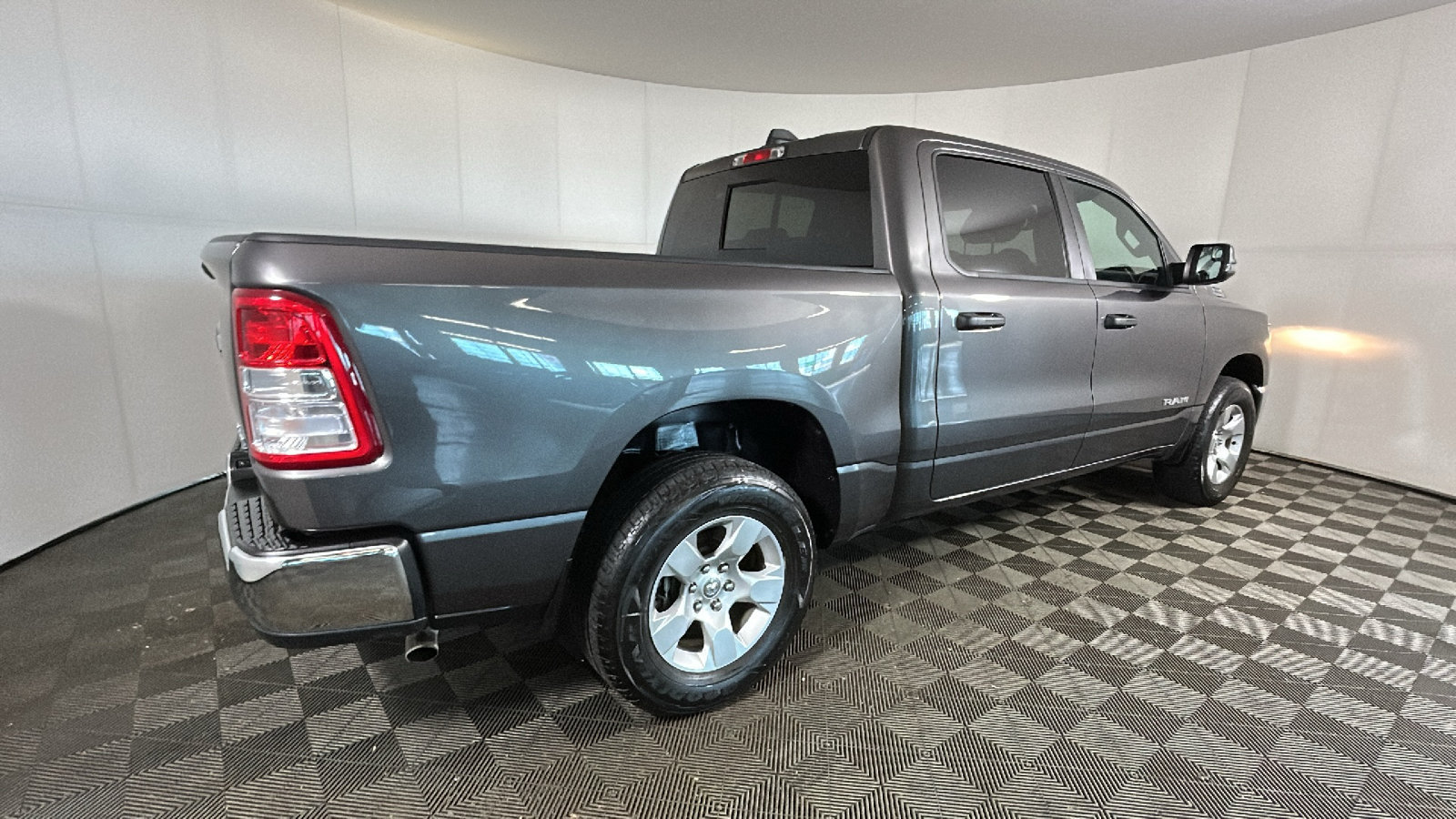 Used 2023 RAM 1500 Big Horn AWD/4WD image 3