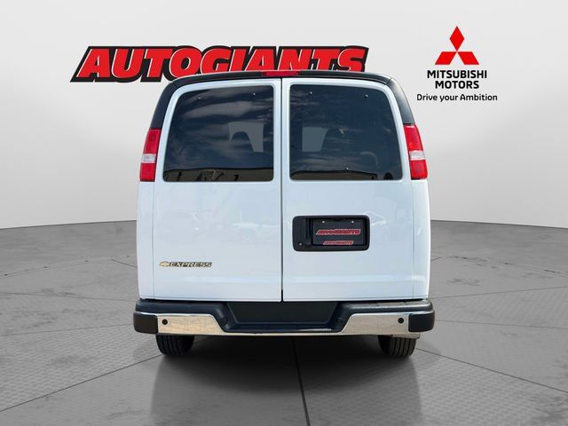 Used 2024 Chevrolet Express 3500 LT w/ LT Preferred Equipment Group RWD image 5