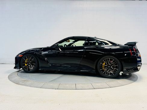 Used 2018 Nissan GT-R Premium AWD/4WD image 19