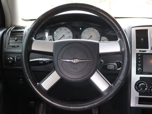 Used 2010 Chrysler 300 Touring image 18