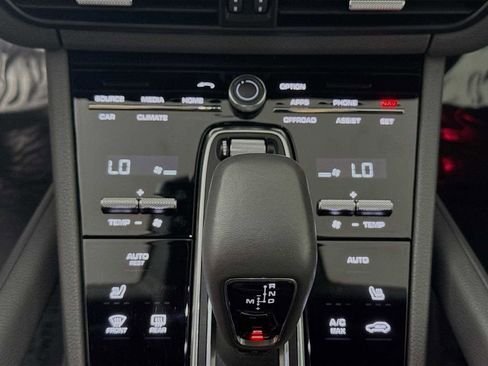 Used 2022 Porsche Cayenne S image 13