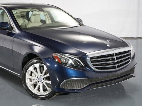 Used 2017 Mercedes-Benz E 300 4MATIC image 9